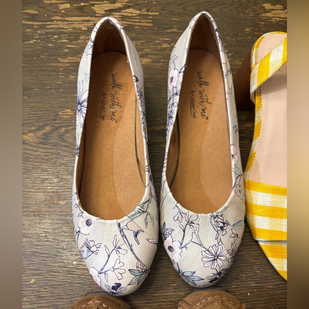 Peek & Petal Flats • Floral Women's Flats